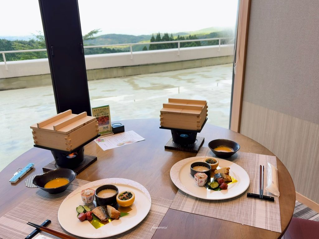 半個室のようなテーブル席（ 朝食 ）